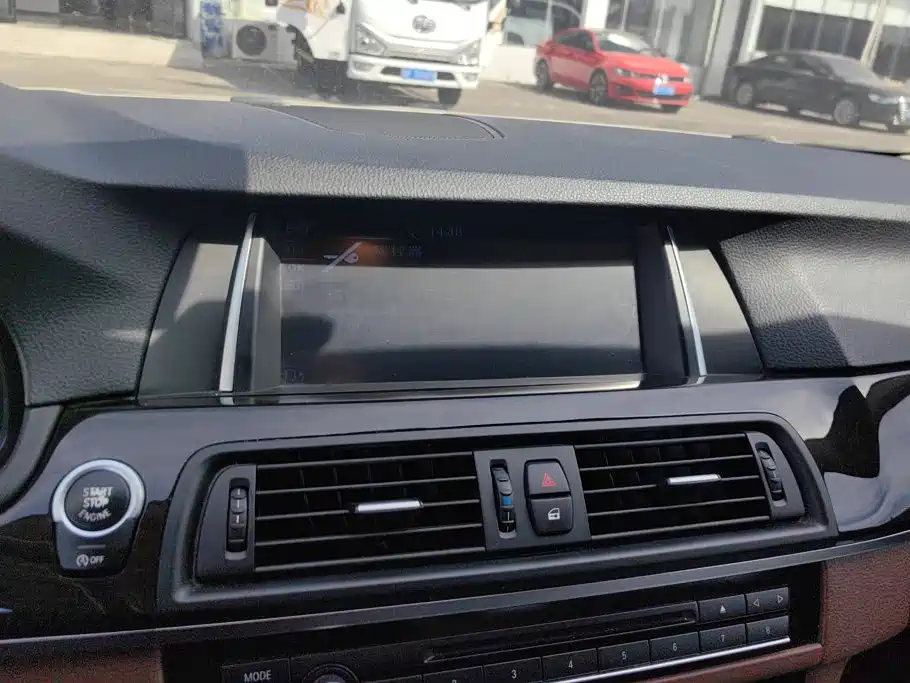 BMW 5 Series — миниатюра 13