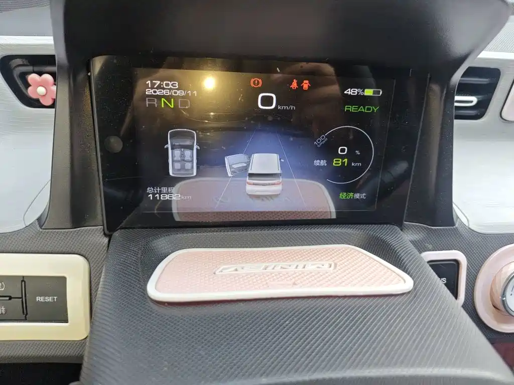 Wuling MINIEV — миниатюра 7
