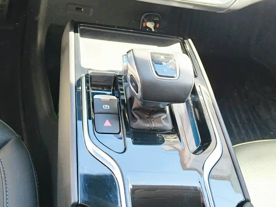 Hongqi Hongqi E-QM5 — миниатюра 16
