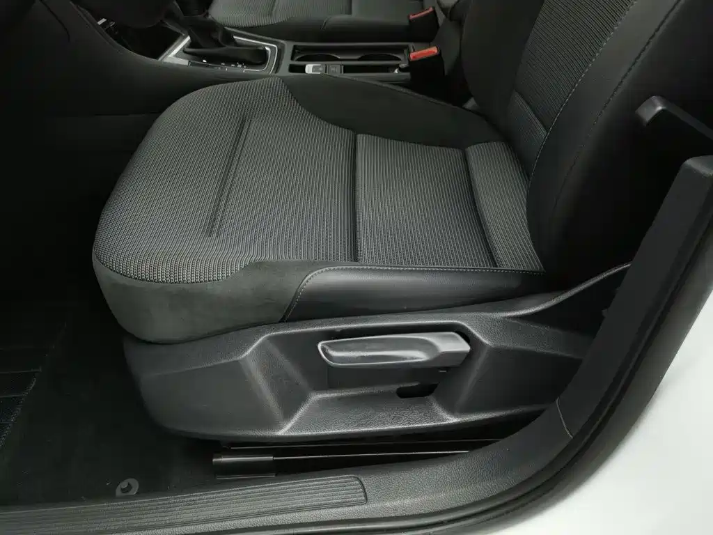 Volkswagen Golf — миниатюра 20
