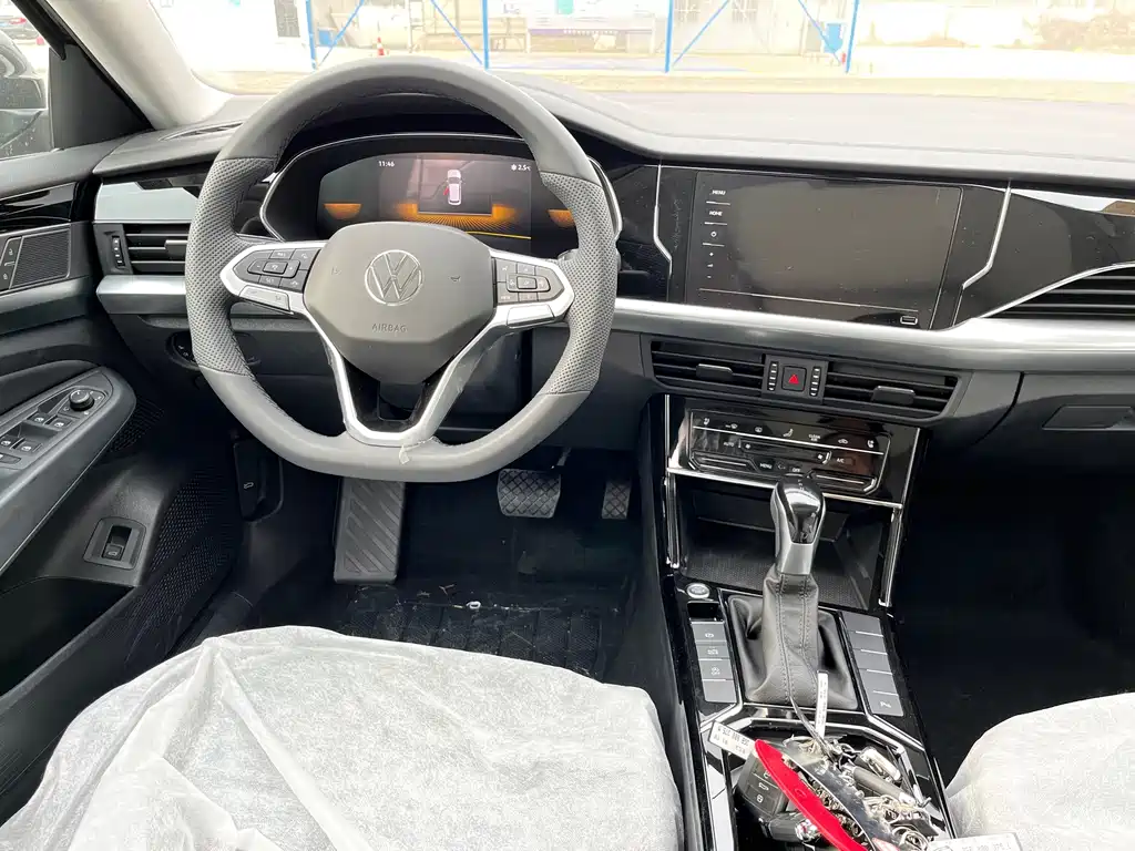 Volkswagen Passat 2025 330TSI Elite