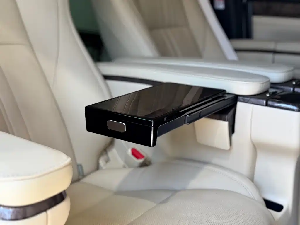 Toyota Alphard — миниатюра 17