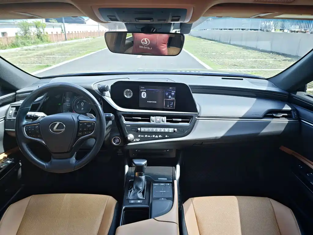 Lexus ES — миниатюра 9