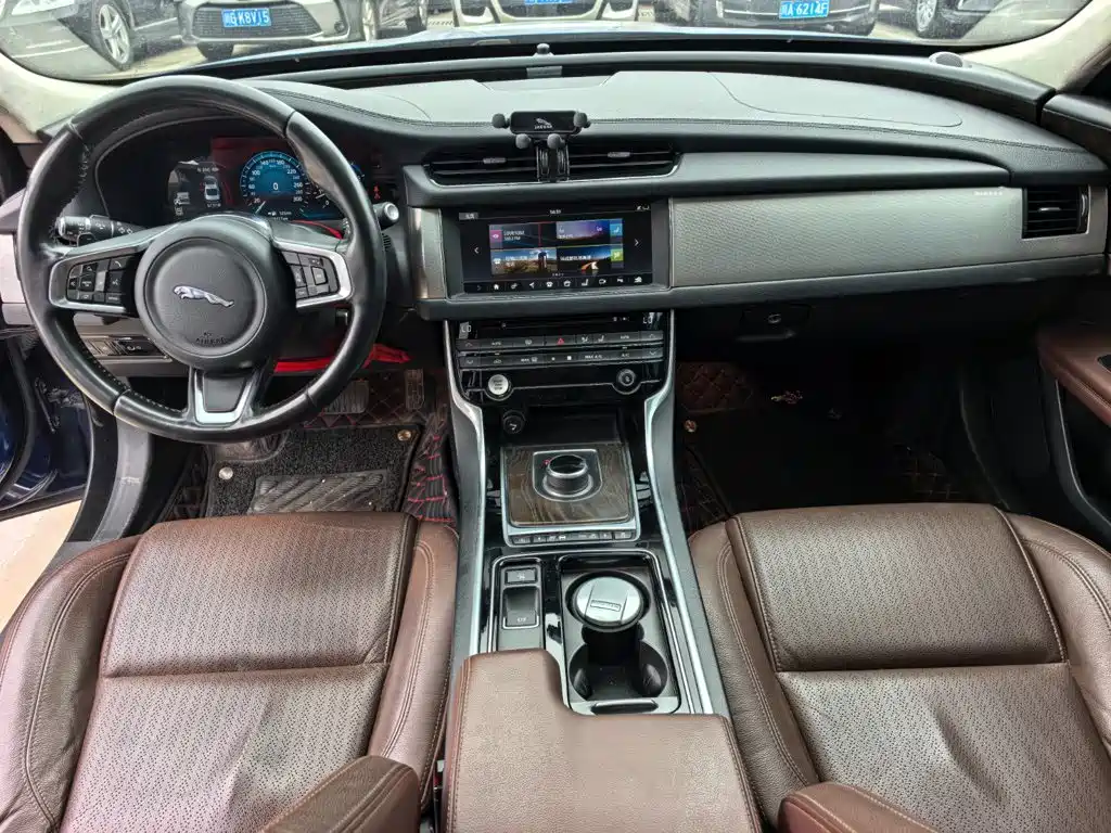 Jaguar XFL — миниатюра 11