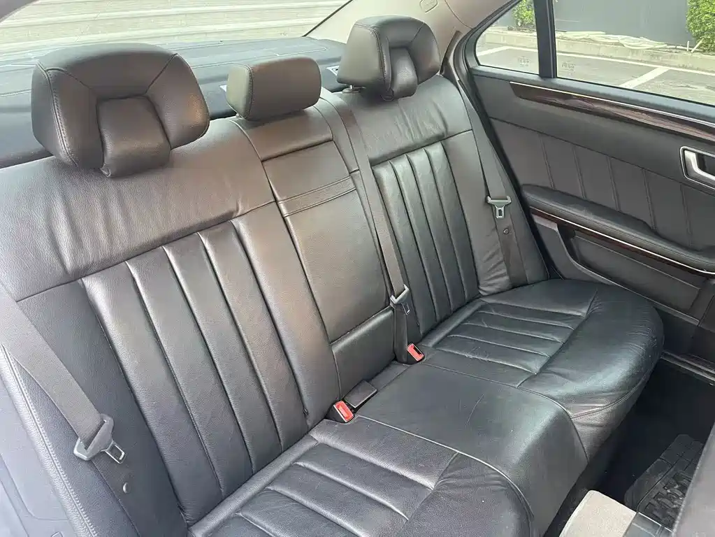 Mercedes-Benz E-Class — миниатюра 13
