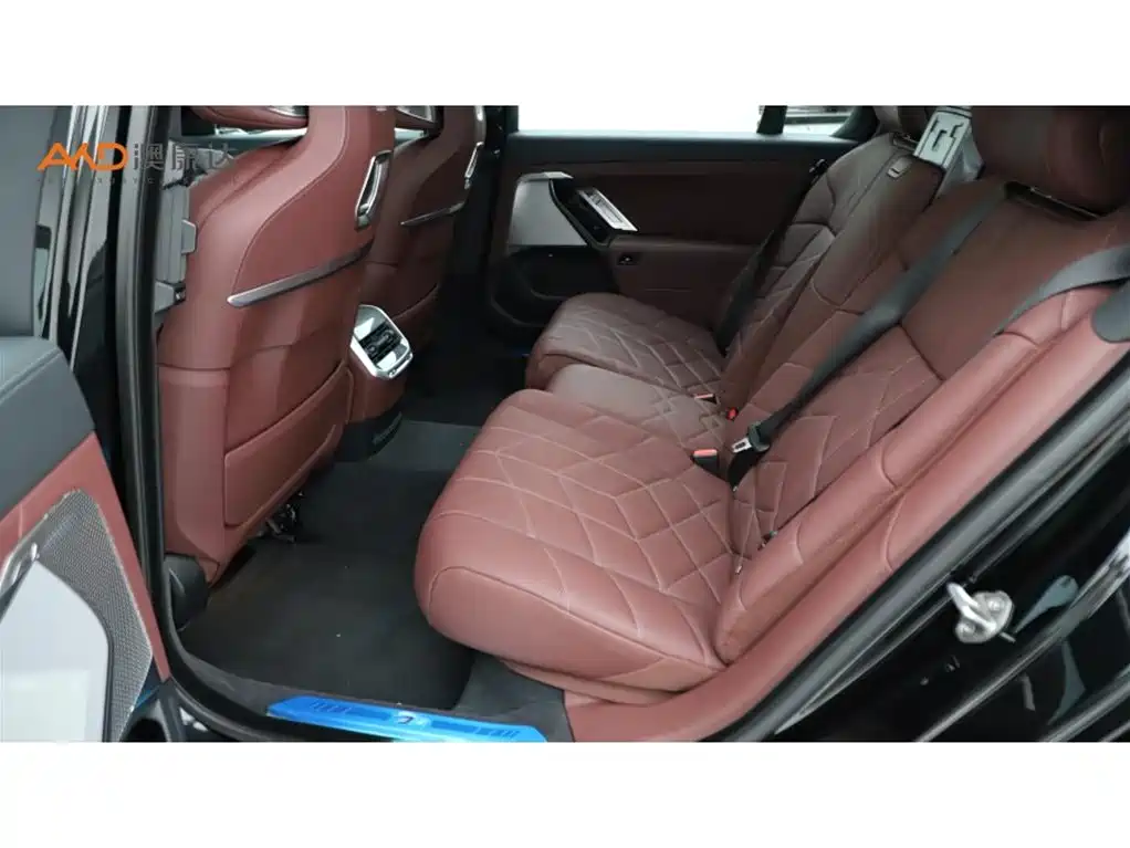 BMW i7 — миниатюра 7