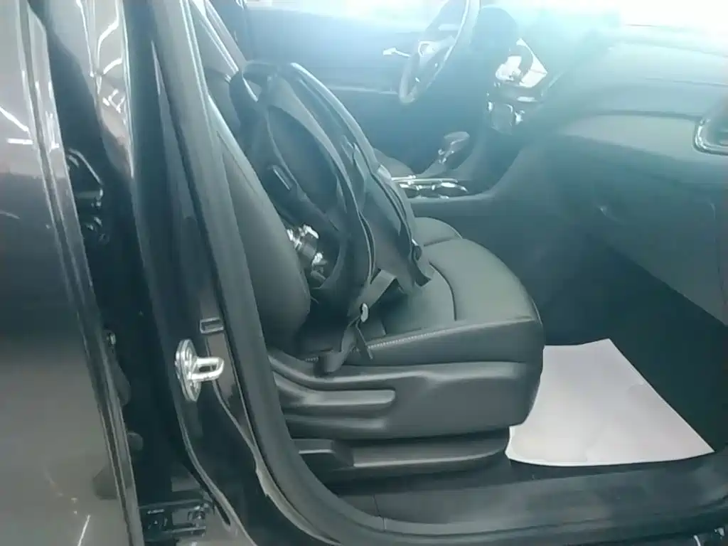 Chevrolet Equinox — миниатюра 25