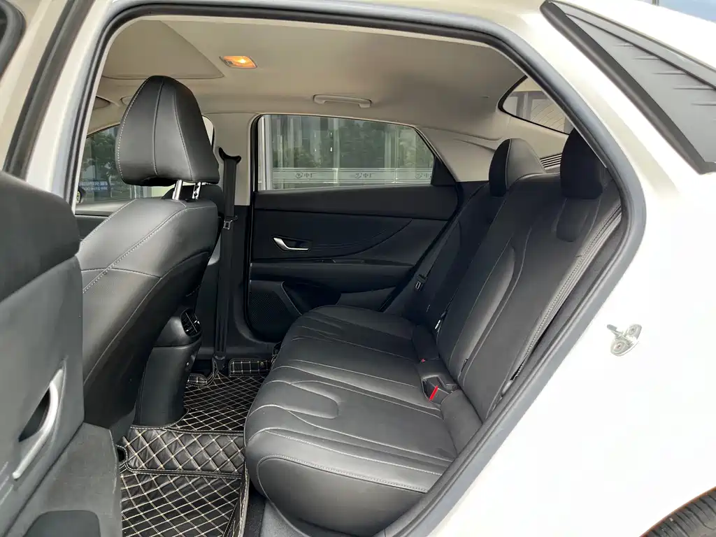 Hyundai Elantra — миниатюра 9