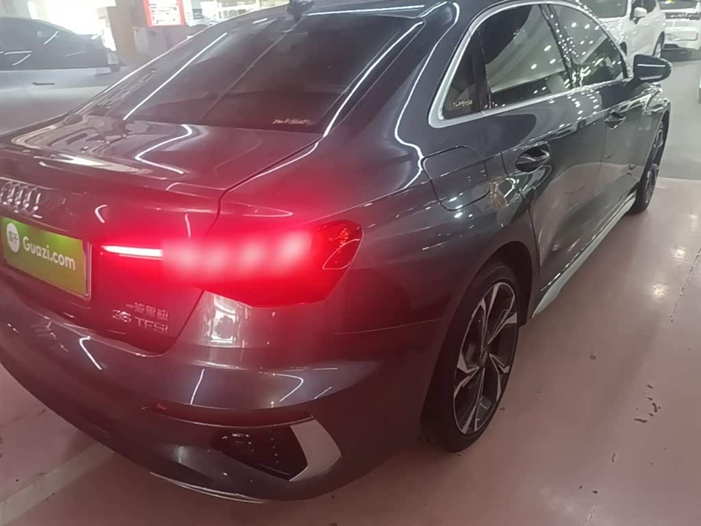 Audi A3 1.4 л 2021 г. Серебристо-серый, пробег 44400 км