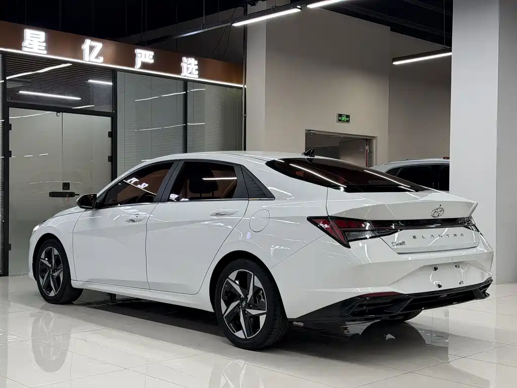 Hyundai Elantra — миниатюра 21