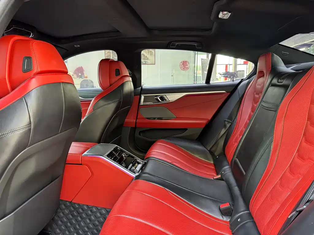 BMW 8 Series — миниатюра 7