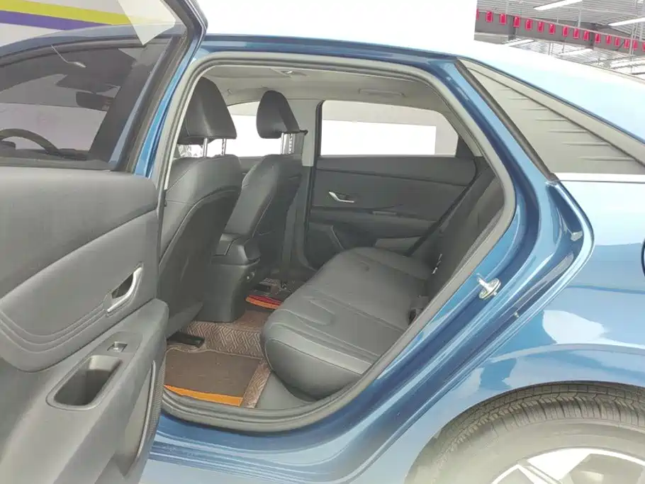 Hyundai Elantra — миниатюра 11
