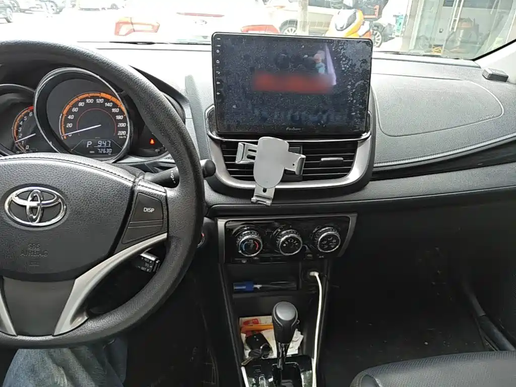 Toyota Yaris L — миниатюра 10