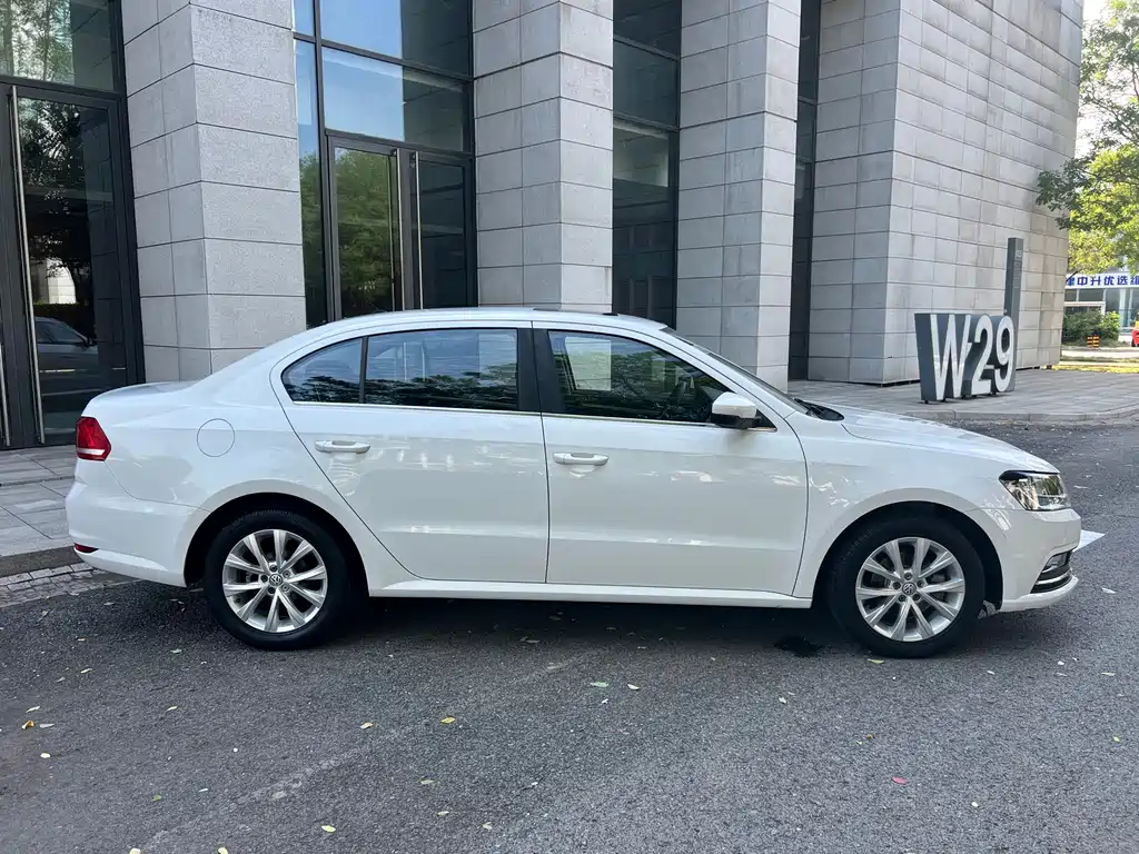 Volkswagen Lavida — миниатюра 4
