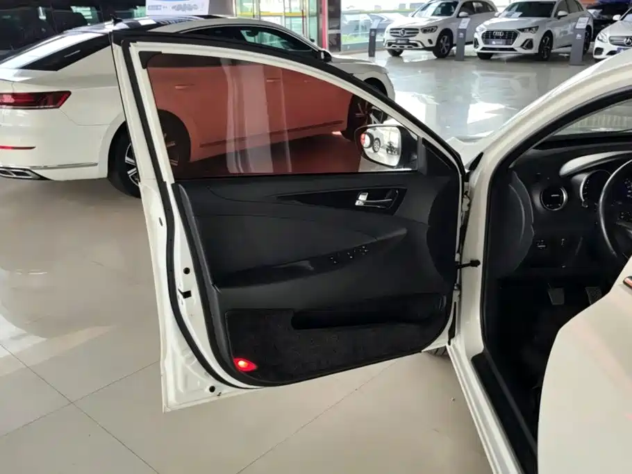 Changan Eado XT — миниатюра 7