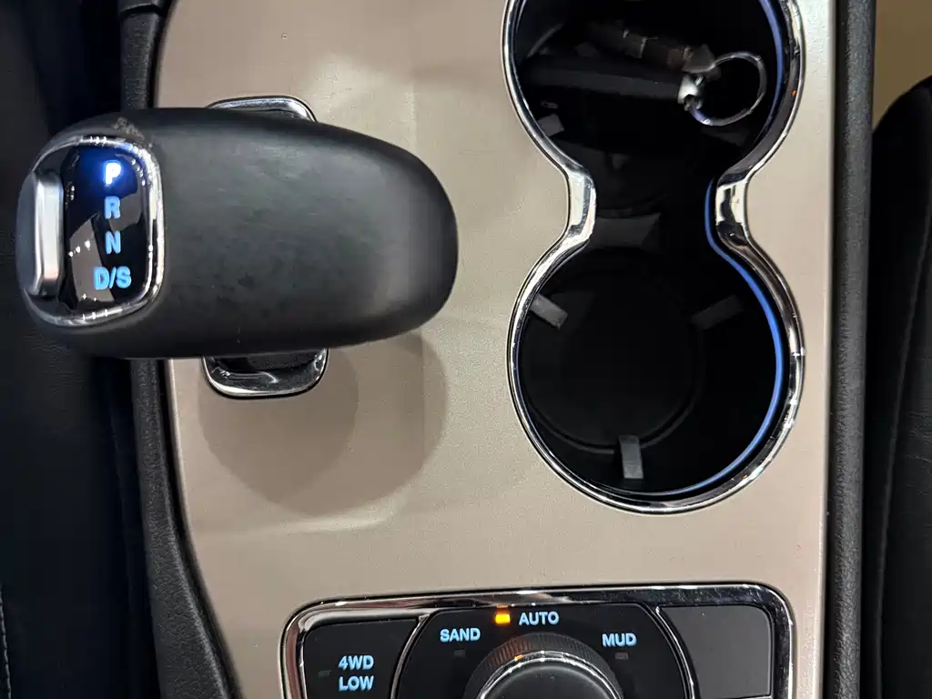 Jeep Grand Cherokee (Import) — миниатюра 8