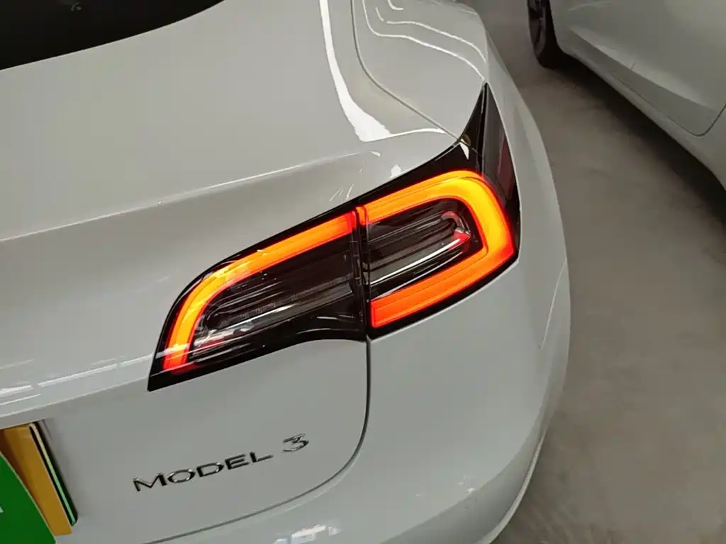 Tesla Model 3 — миниатюра 8