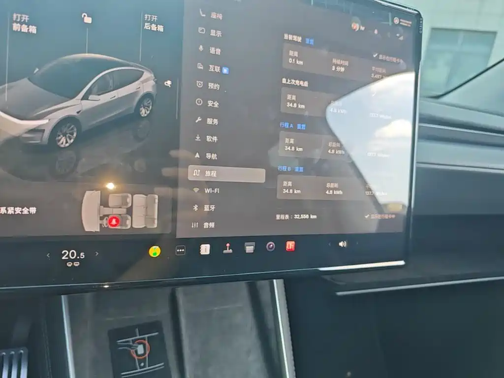 Tesla Model Y — миниатюра 12