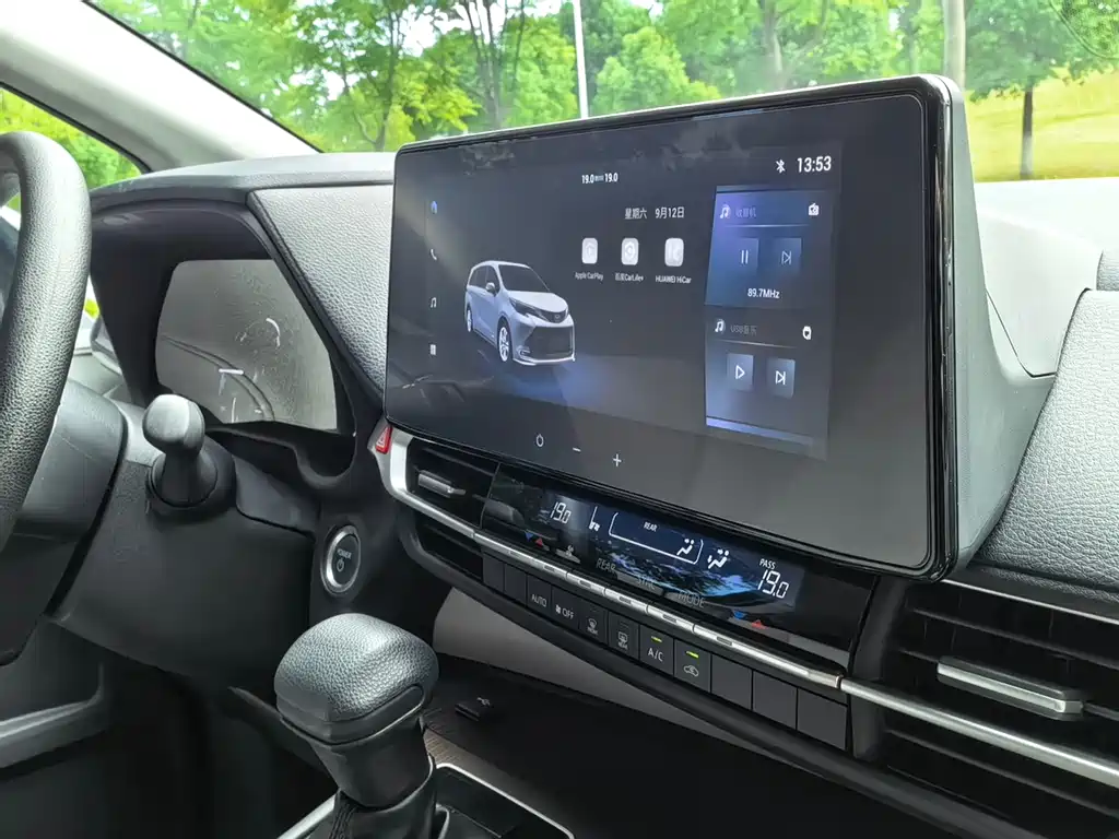 Toyota Sienna — миниатюра 16