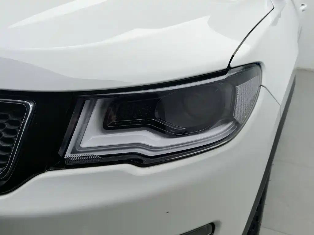 Jeep Compass — миниатюра 7