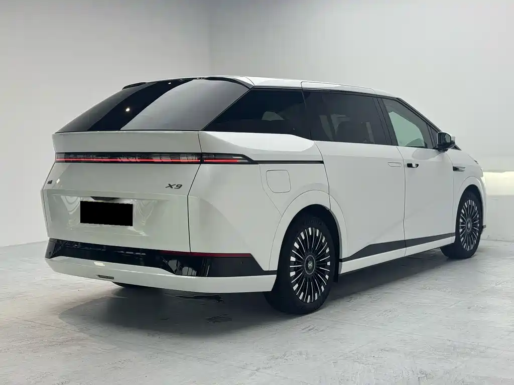 XPeng X9 — миниатюра 9