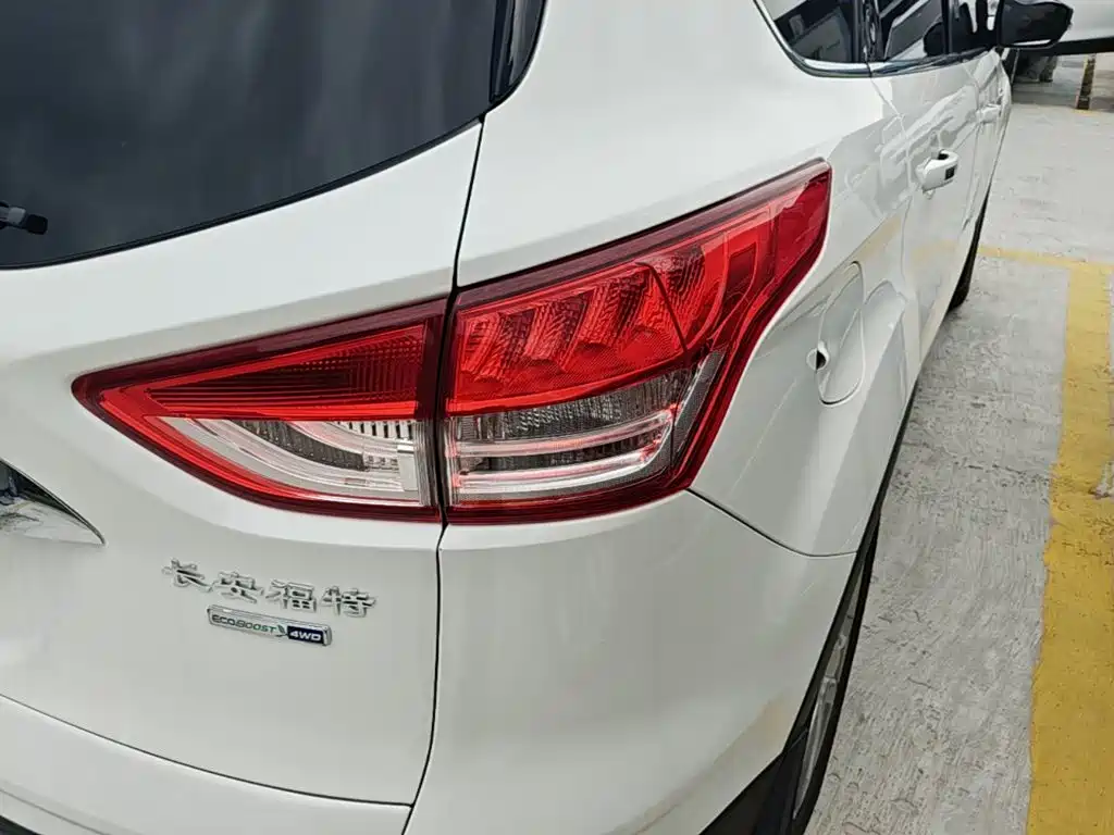 Ford Kuga — миниатюра 8