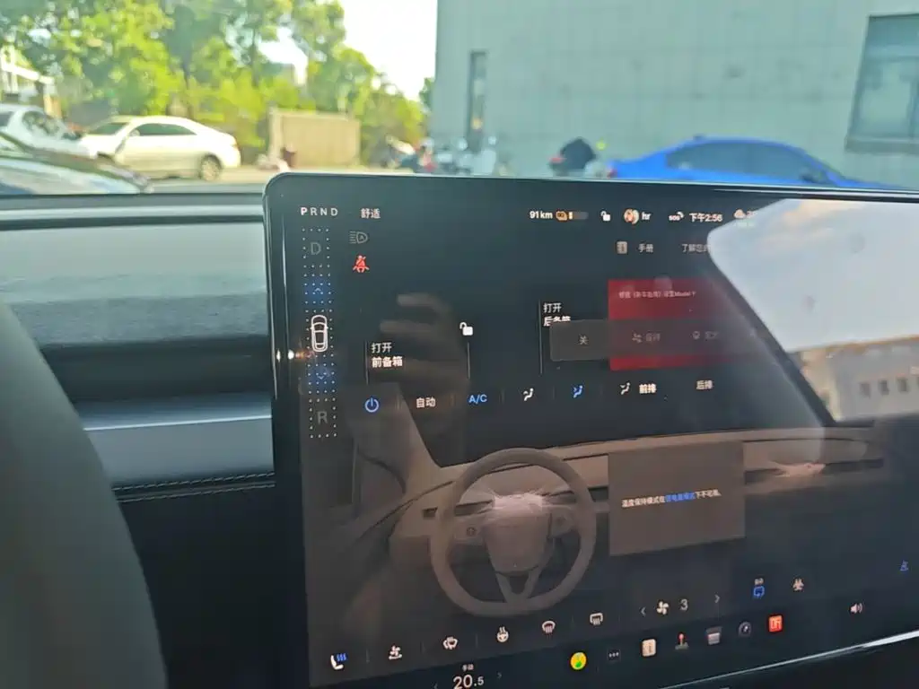 Tesla Model Y — миниатюра 14