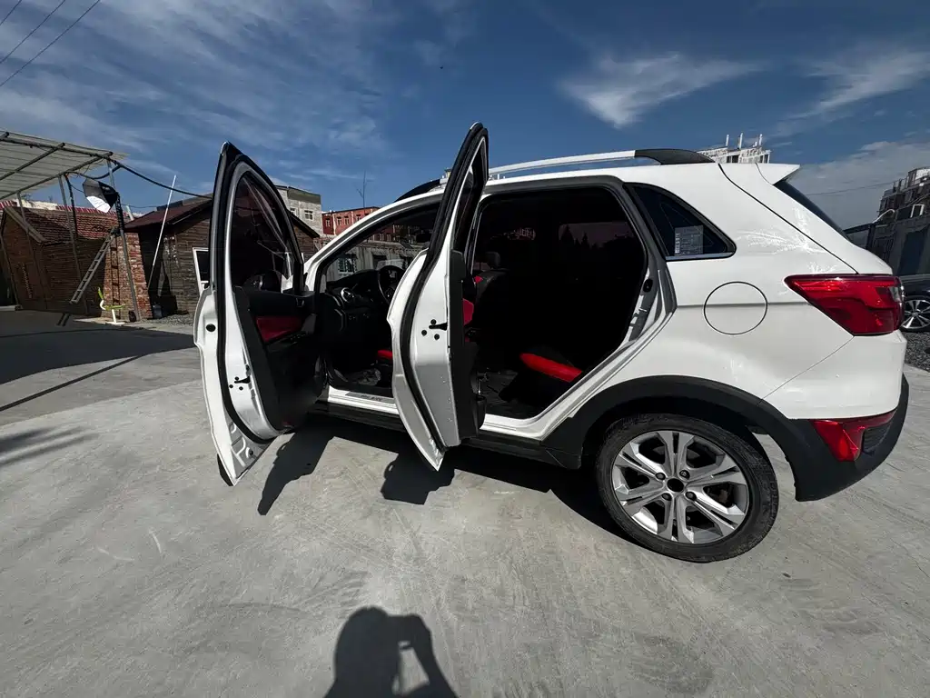 BAIC New Energy EX — миниатюра 10