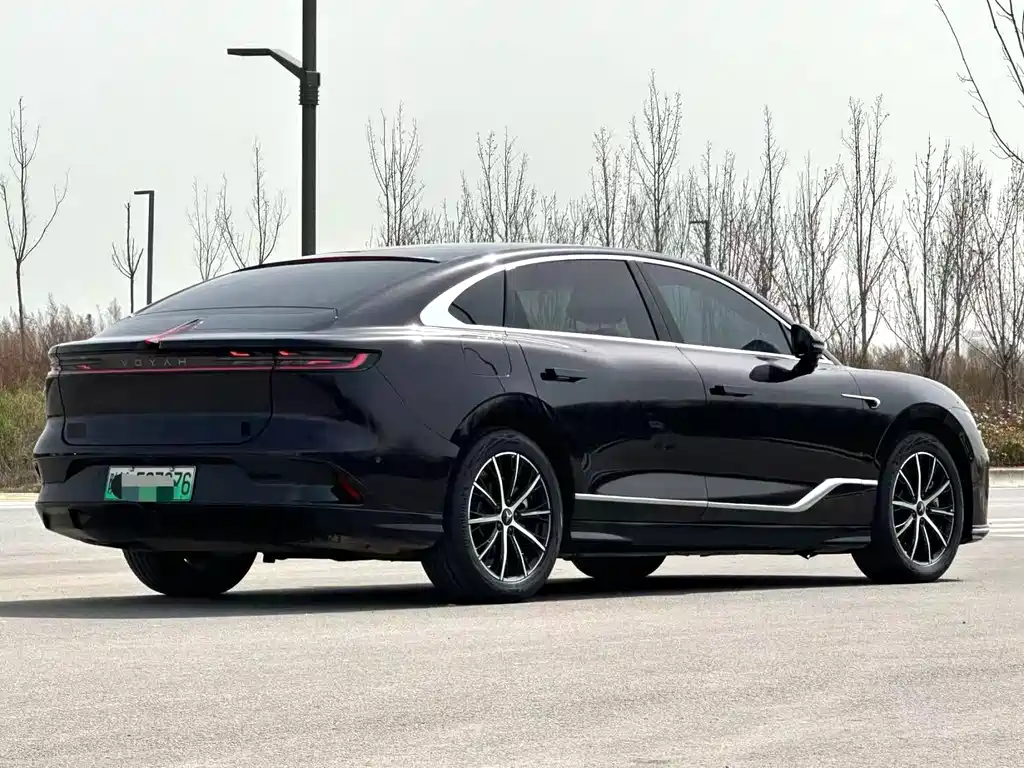 VOYAH LANTU CHASING LIGHT