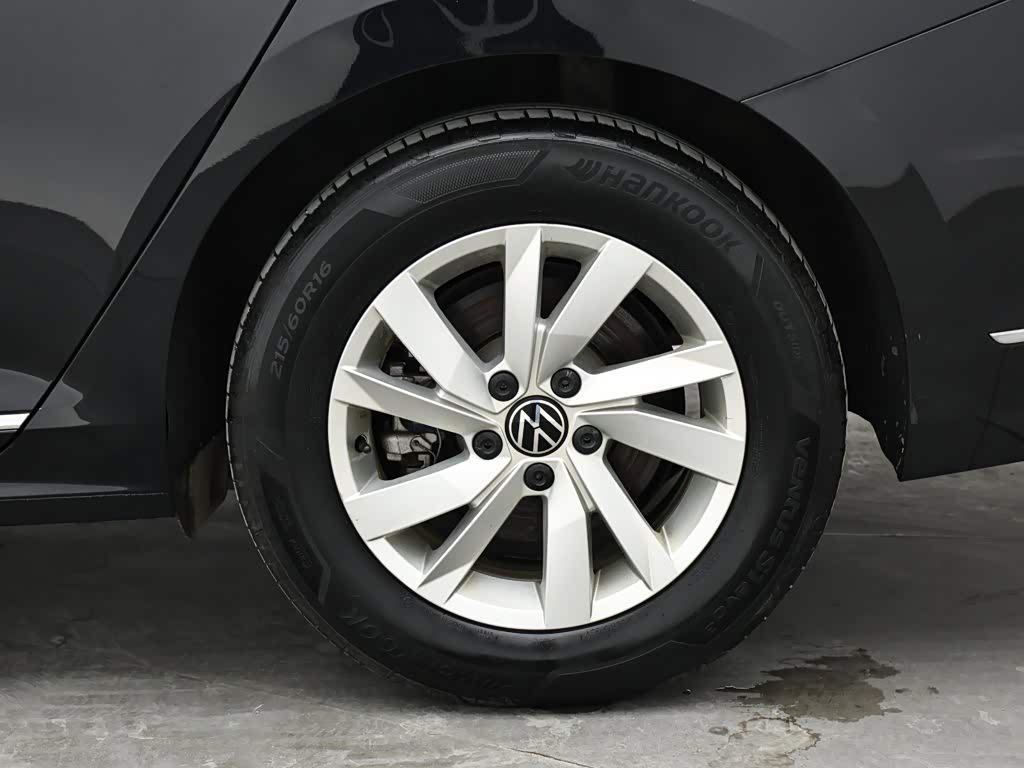 Volkswagen Passat 1.4 л 2025 г. Чёрный, пробег 48200 км
