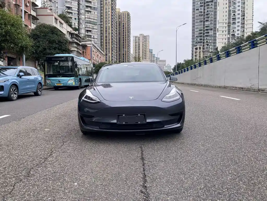 Tesla Model 3 — миниатюра 2