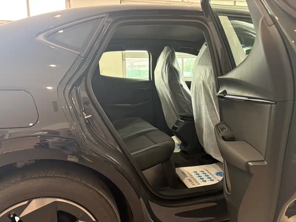 Volkswagen 06 2025 Pure