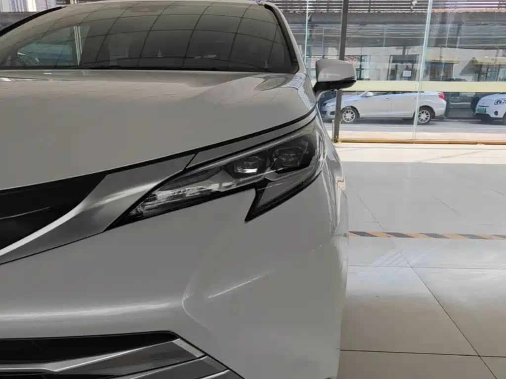 Toyota Sienna — миниатюра 24