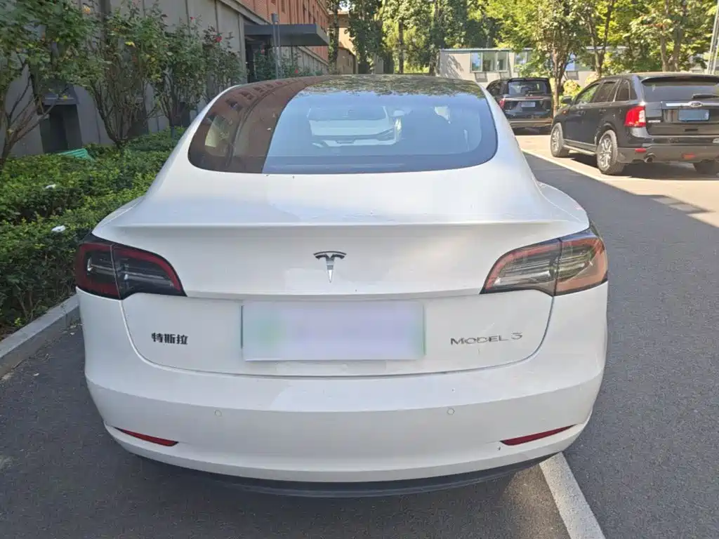 Tesla Model 3 — миниатюра 6