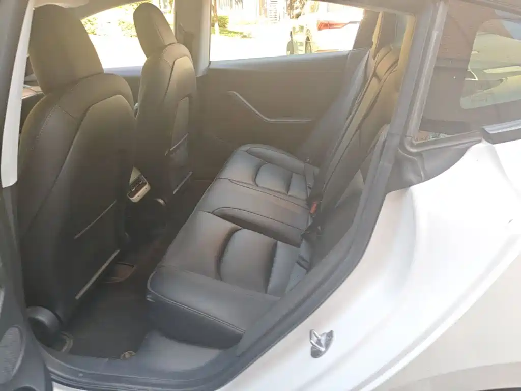 Tesla Model 3 — миниатюра 17
