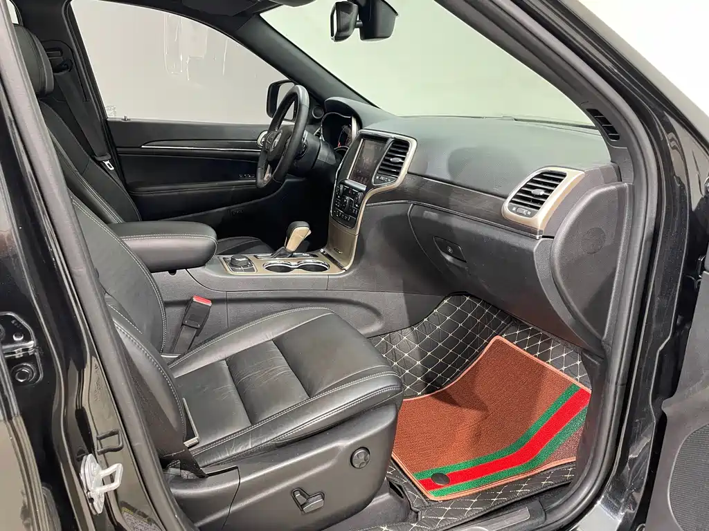 Jeep Grand Cherokee (Import) — миниатюра 24