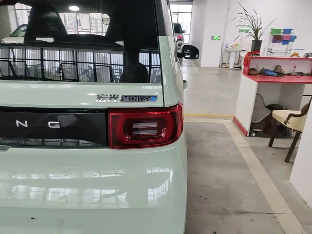Wuling MINIEV — миниатюра 8