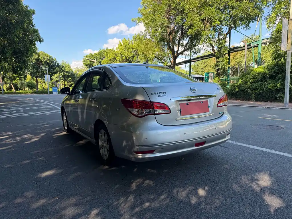 Nissan Sylphy 2012 1.6XE MT Comfort