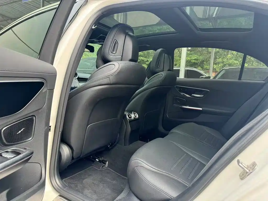 Mercedes-Benz C-Class — миниатюра 8