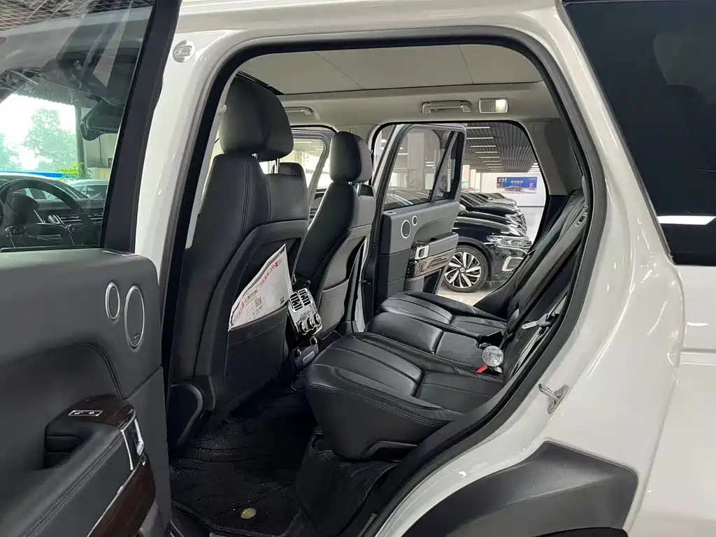 Land Rover Range Rover — миниатюра 8