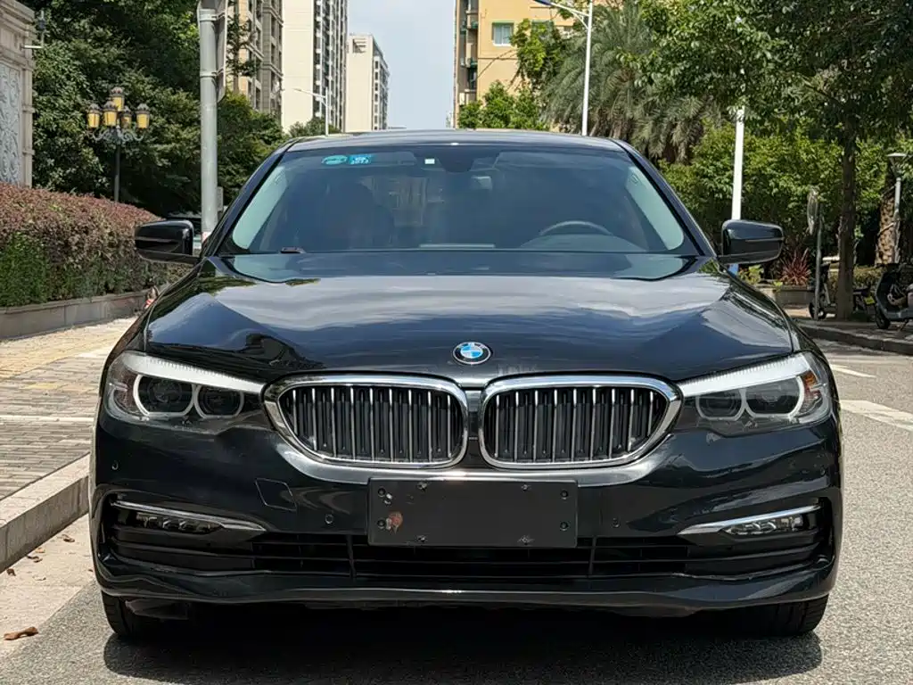 BMW 5 Series — миниатюра 12