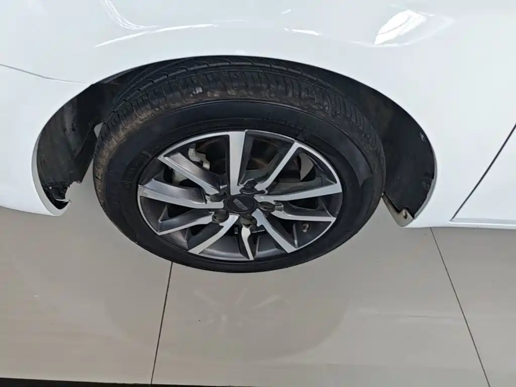 Geely Emgrand — миниатюра 23