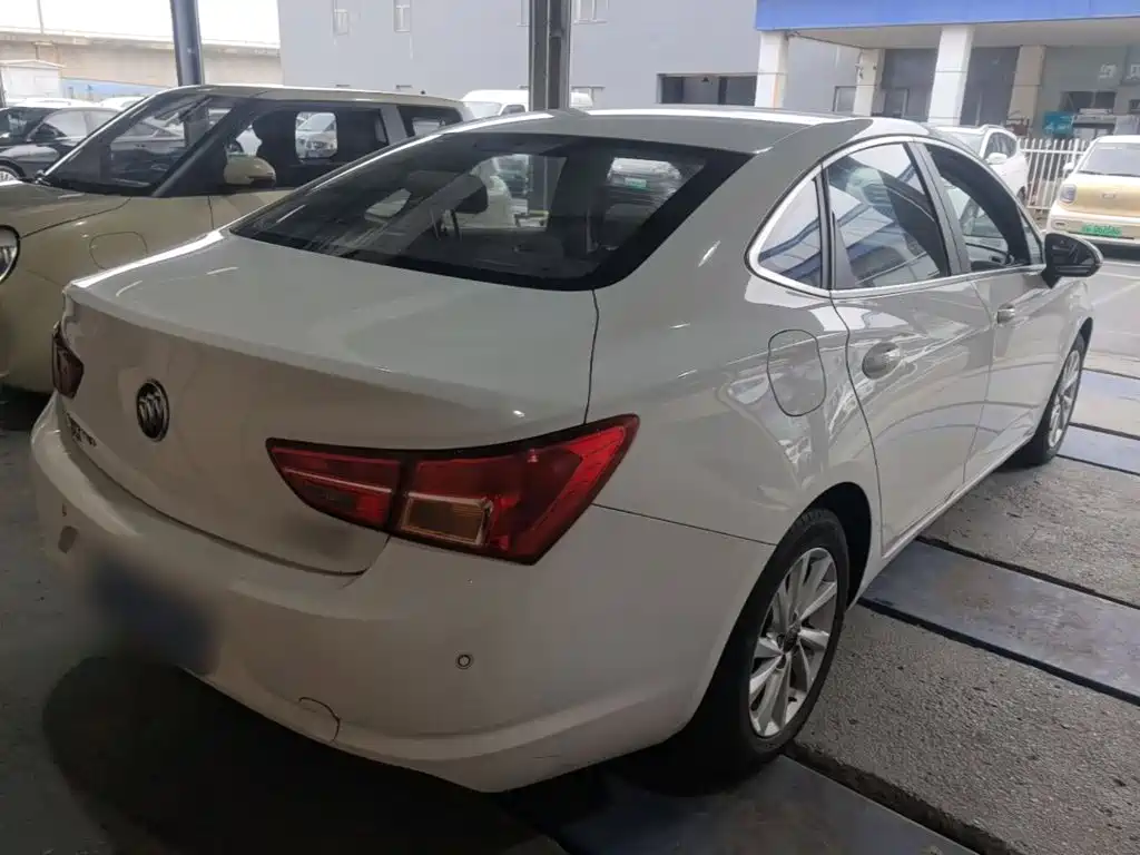 Buick Verano — миниатюра 7