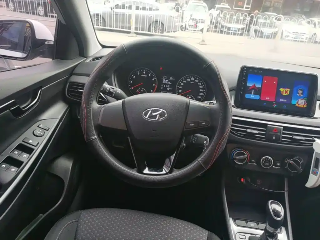 Hyundai Elantra — миниатюра 11