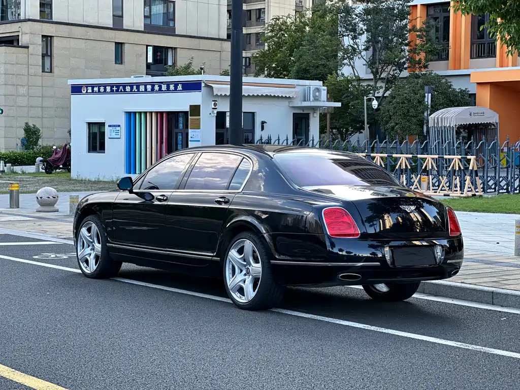Bentley Flying Spur — миниатюра 16