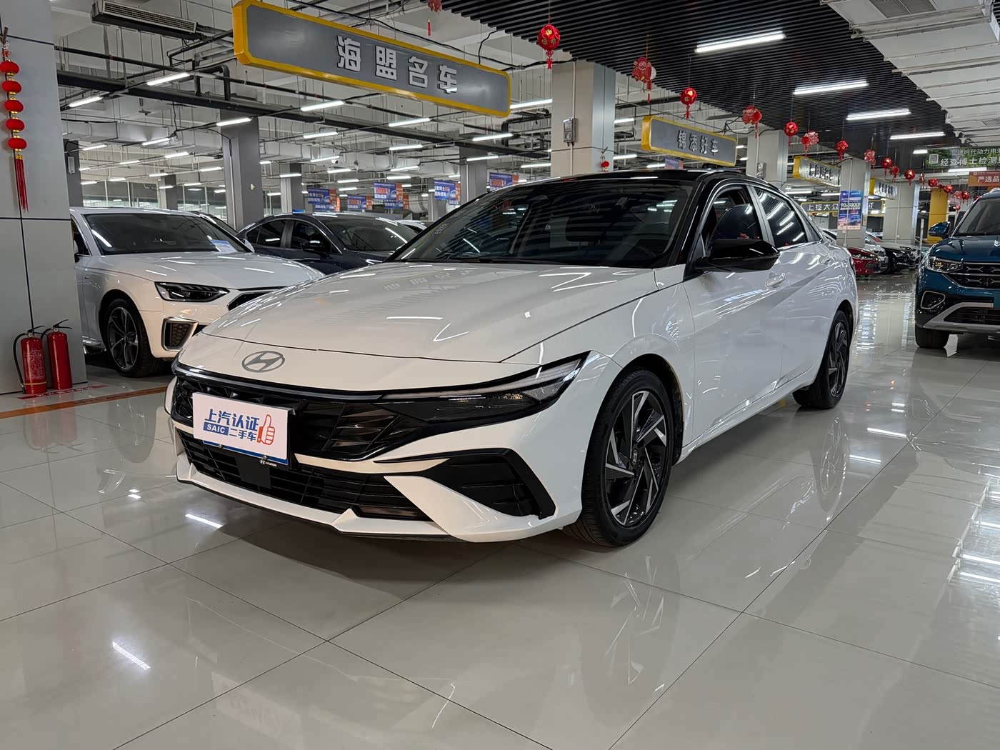Hyundai Elantra 1.5 л 2023 г. Белый, пробег 20000 км