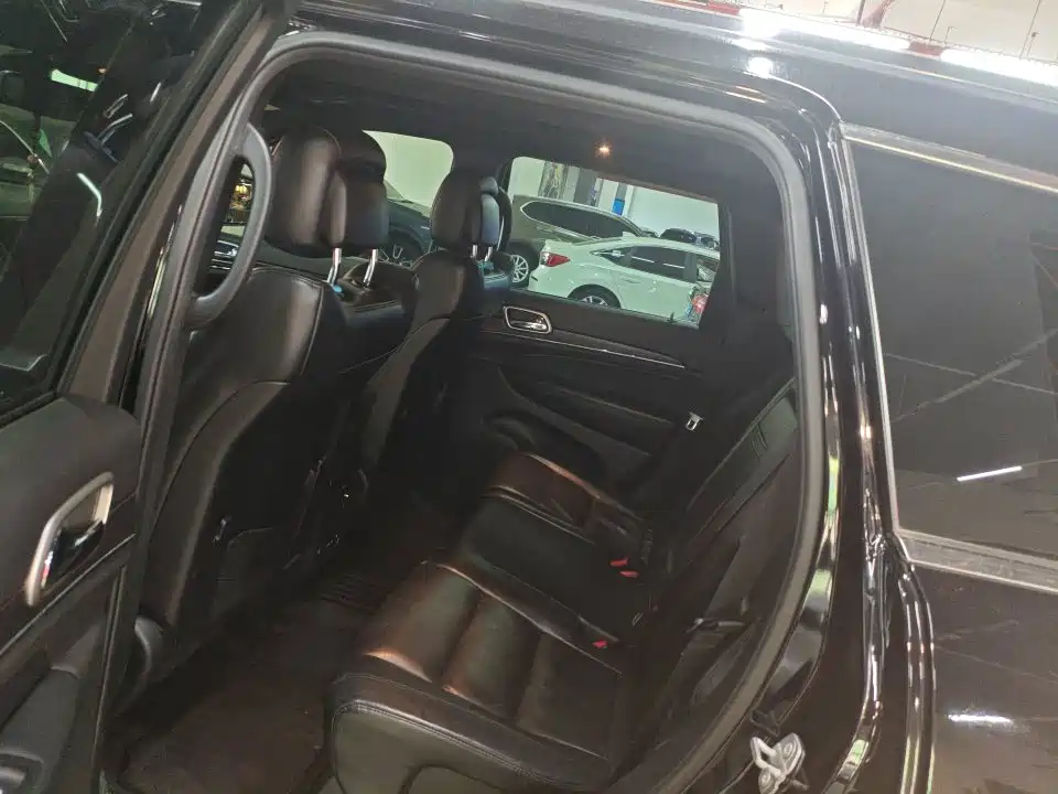Jeep Grand Cherokee (Import) — миниатюра 8