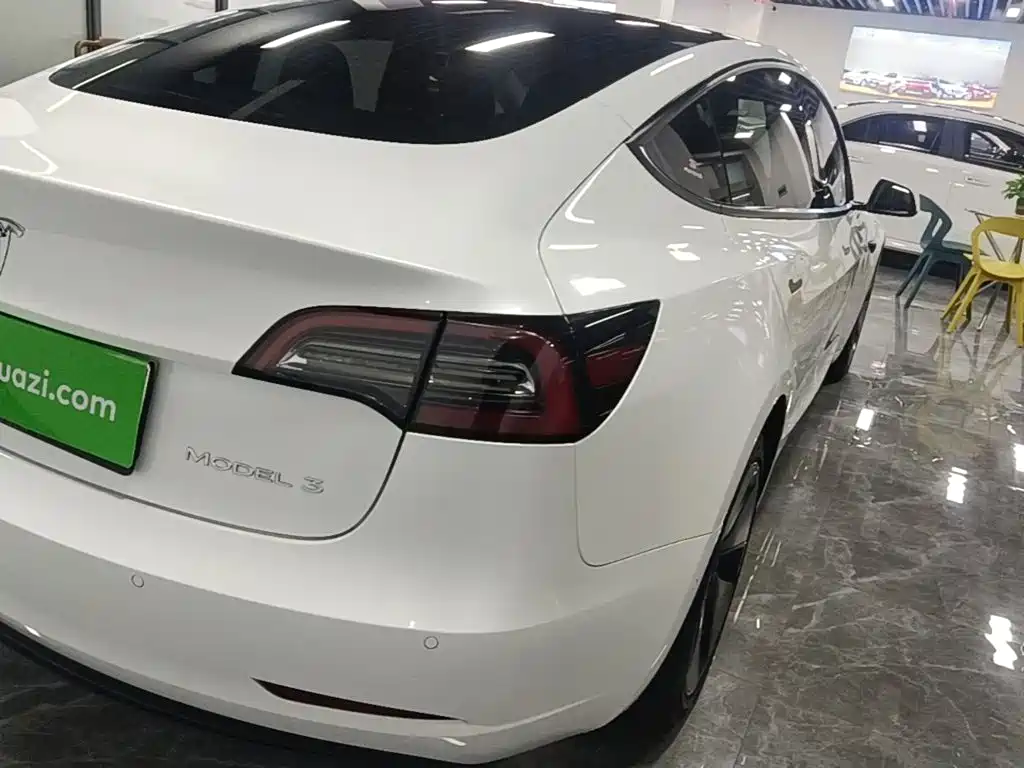 Tesla Model 3 — миниатюра 8