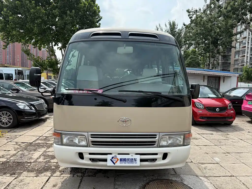 Toyota Coaster — миниатюра 5