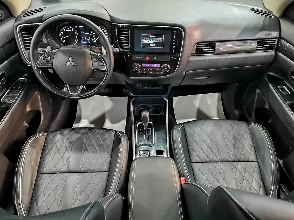 MITSUBISHI OUTLANDER